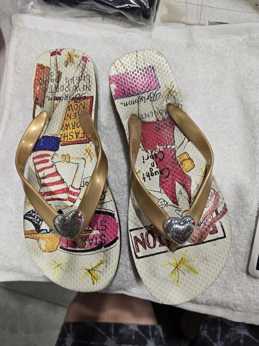Brighton Women’s Gold Strap Flip Flops with Heart Accent - Graphic Print Size 7